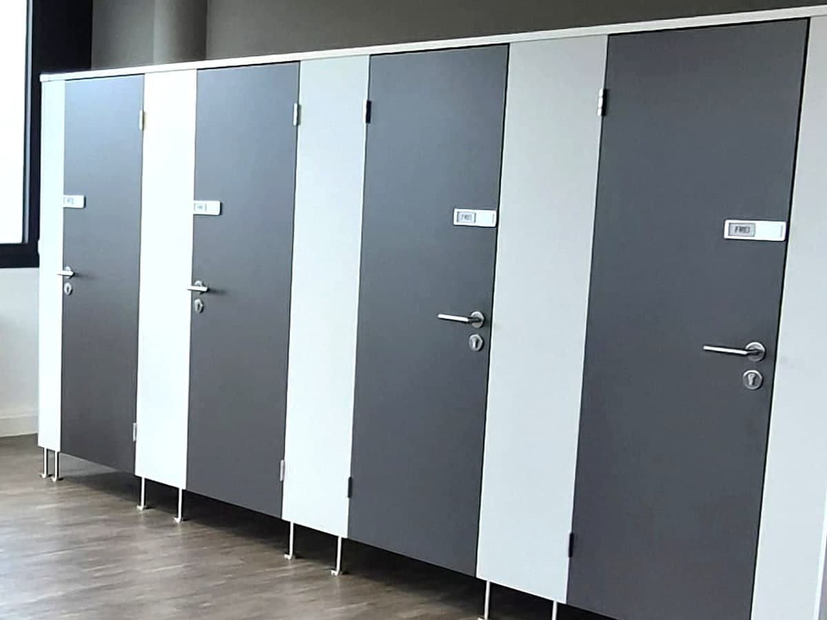 Die abschließbaren Umkleidekabinen im Studio